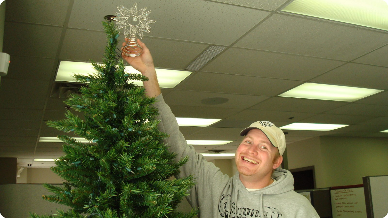 Doug Gilbertson Christmas Tree 16.9 Rounded