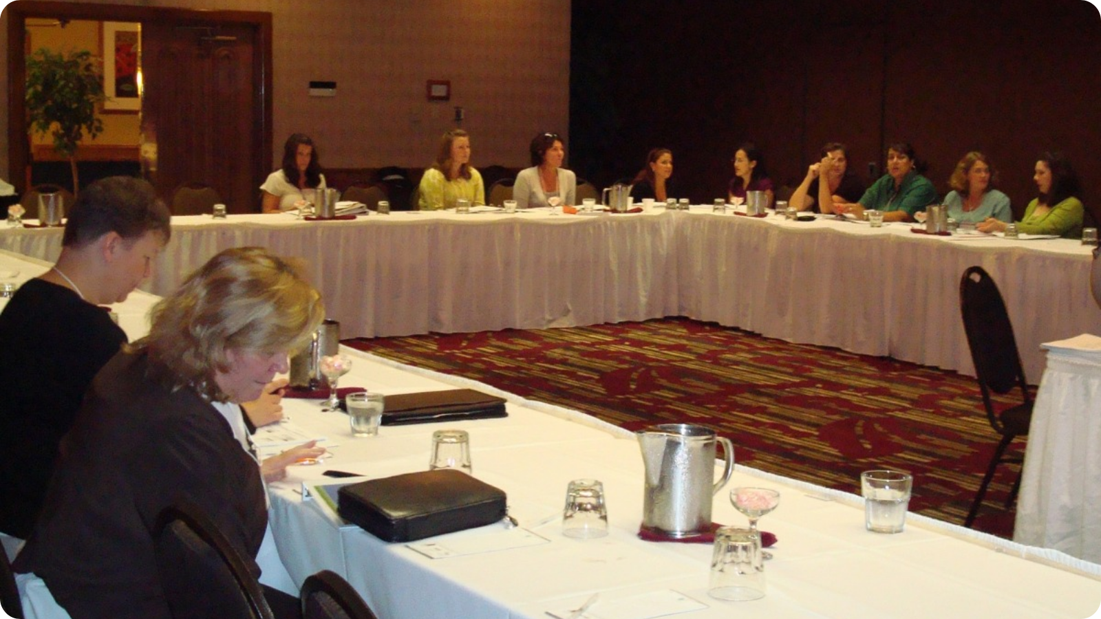 First Connect Square Table 16.9